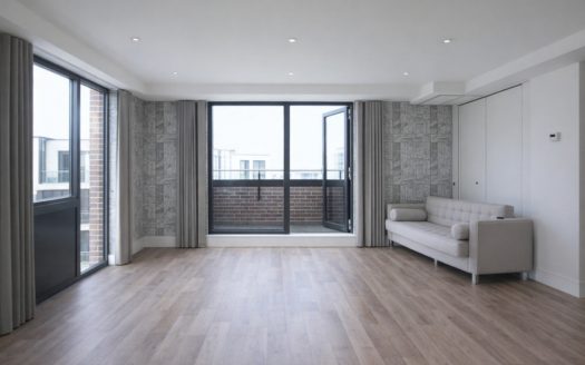 3 Bedroom Apartment, Knaresborough Drive, London