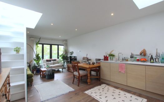 2 Bedroom Penthouse, Upper Richmond Road, London