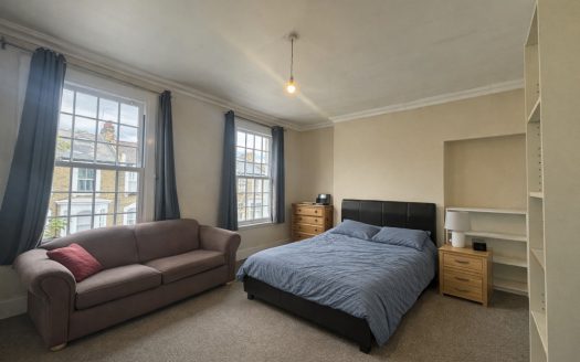 3 Bedroom Apartment, Disraeli Road, London