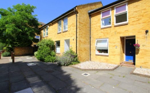 2 Bedroom Mid Terraced House, Holm Oak Close, Putney