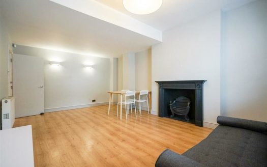 3 Bedroom Apartment, Parkway, London