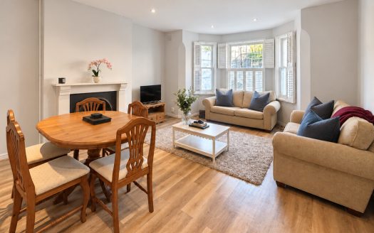 2 Bedroom Maisonette, Lavender Hill, London