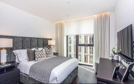 2 Bedroom Apartment, Charles Clowes Walk, London