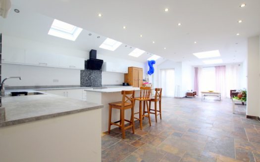 5 Bedroom Mid Terraced House, Allison Road, Harringay, London