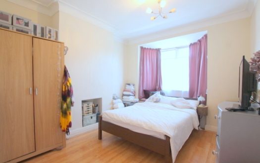 2 Bedroom Apartment, Grove Road, London