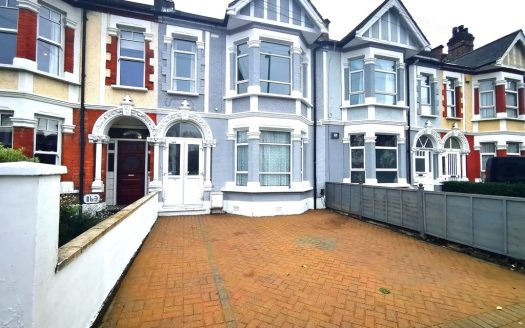 4 Bedroom Mid Terraced House, Wimbledon Park Road, Southfields