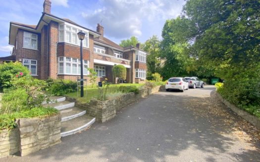 3 Bedroom Apartment, Putney Hill, London