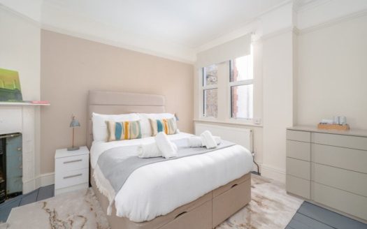 1 Bedroom Porfessional Shared House, Drewstead Road, Streatham